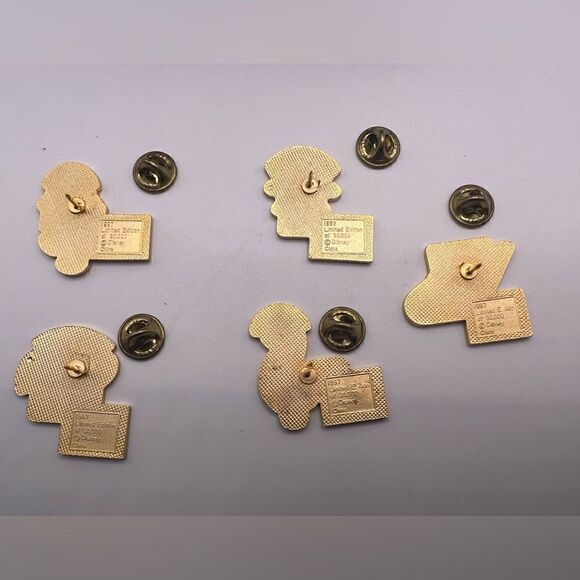 Walt Disney Classics Collection 5th anniversary 1990s limited edition pin set - Picture 5 of 6